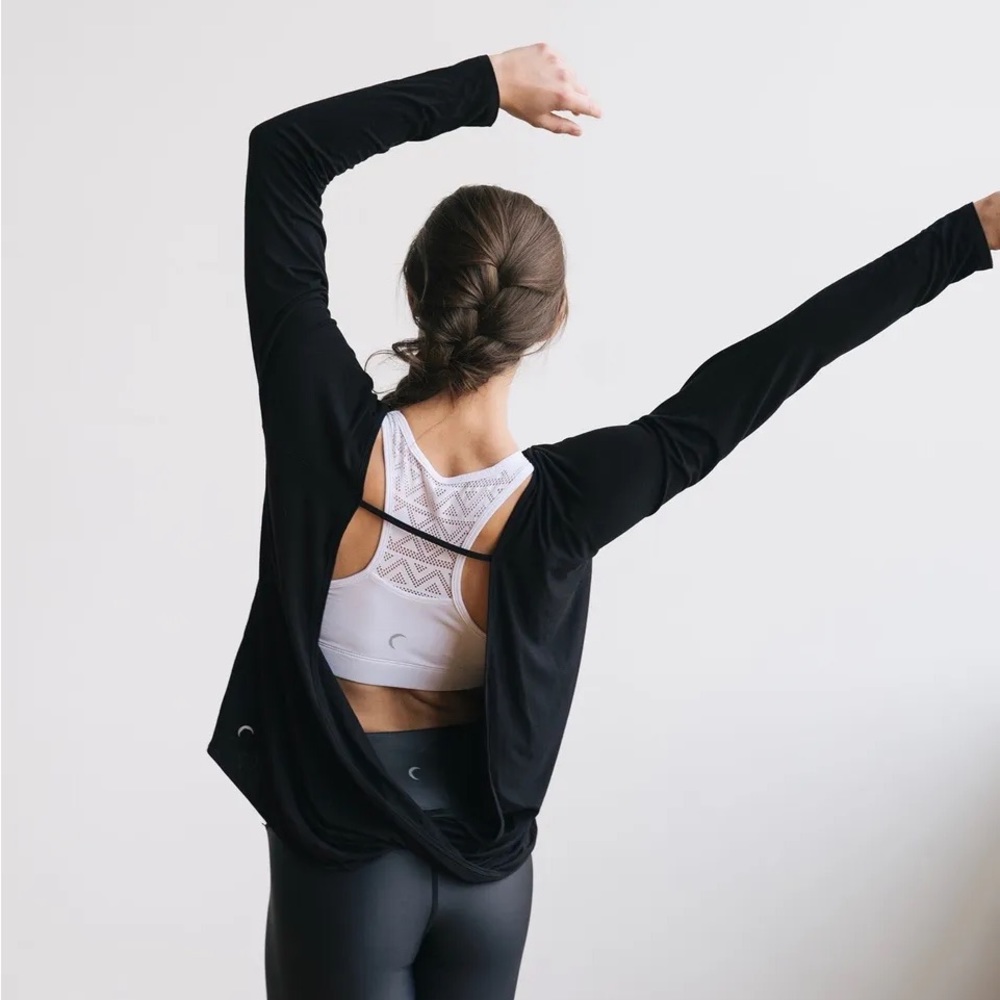 Zyia Black Namaste Long Sleeve Top-Size Small